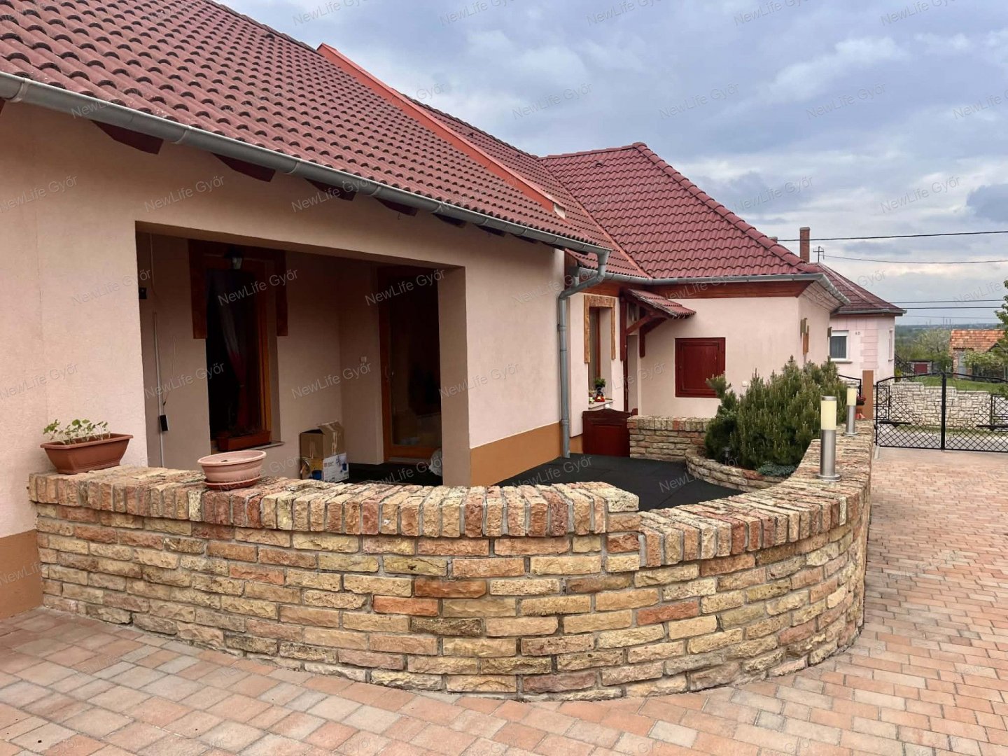 143m² · 101.900.000 ft