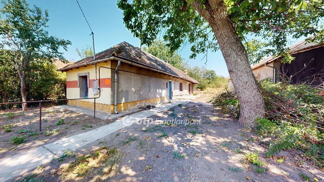 Eladó családi ház, Gesztelyben 11 M Ft, 2 szobás