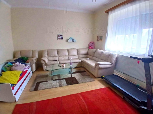 Eladó családi ház, Kisbéren 57.5 M Ft, 3 szobás