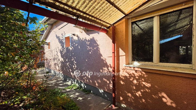 Eladó családi ház, Kisújszálláson 20 M Ft, 2 szobás