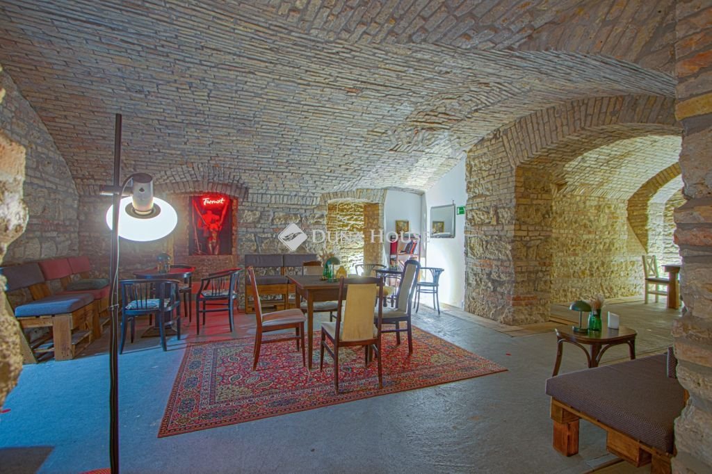 1 bed · 250m² · 1.270.000 ft