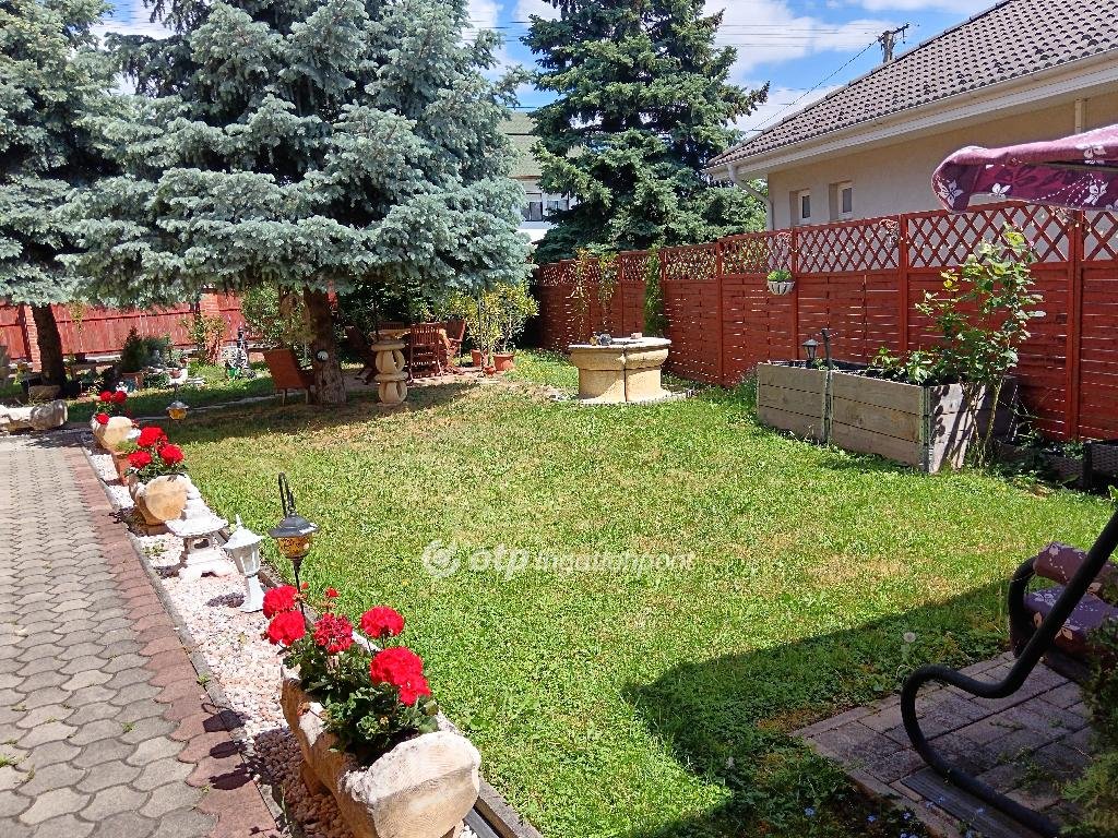 6 bed · 180m² · 151.900.000 ft