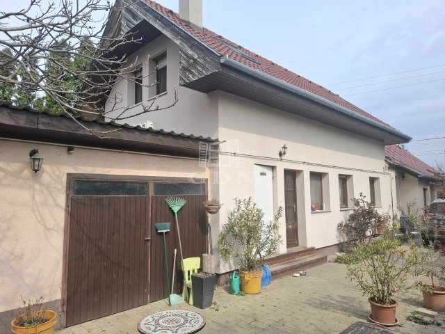 Eladó családi ház, Szigetszentmiklóson 129 M Ft, 6 szobás