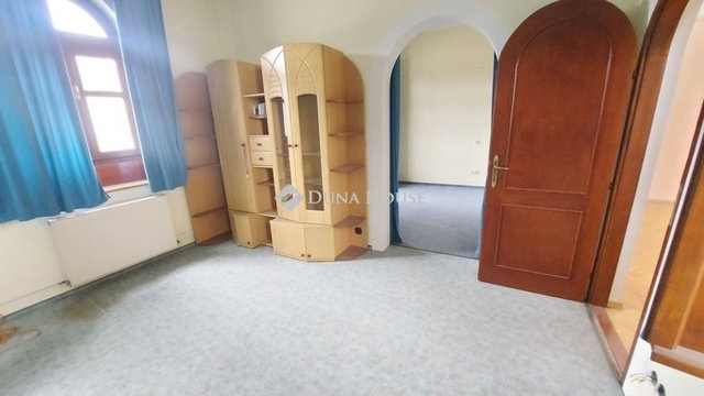 Eladó családi ház, Kiskunlacházán 97 M Ft, 8 szobás