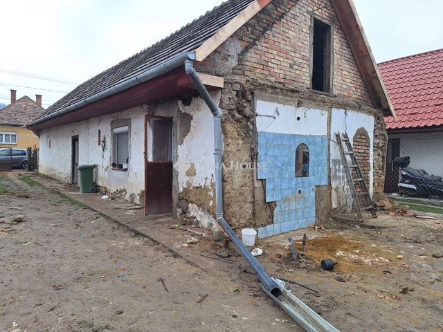 Eladó családi ház, Neszmélyen 15 M Ft, 3 szobás