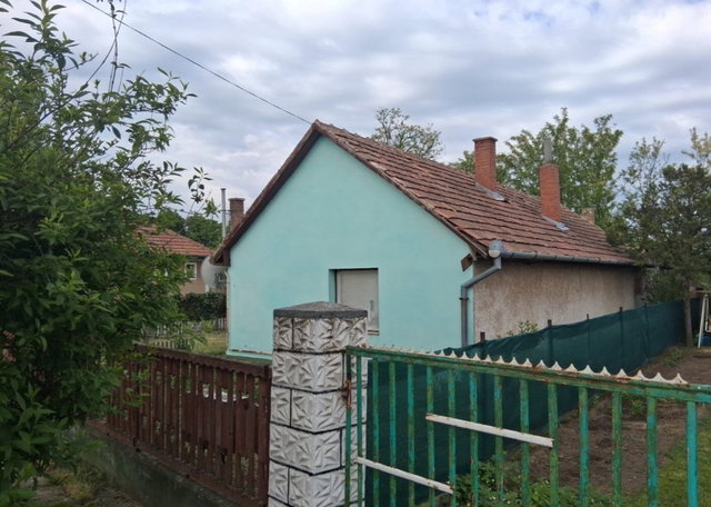 Eladó családi ház, Mezőcsáton 7.5 M Ft, 1+1 szobás