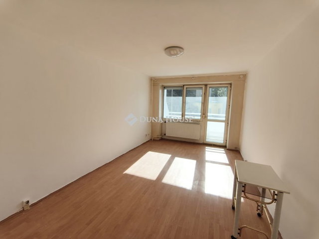 Eladó panellakás, Tatabányán, Gábor Áron utcában 41.99 M Ft