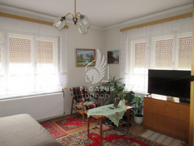 Eladó családi ház, Ózdon 24.9 M Ft, 6 szobás
