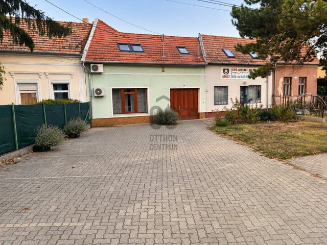 Eladó családi ház, Esztergomban 91 M Ft, 4 szobás