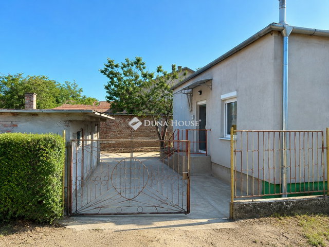 Eladó családi ház, Mogyoródon 80 M Ft, 3 szobás
