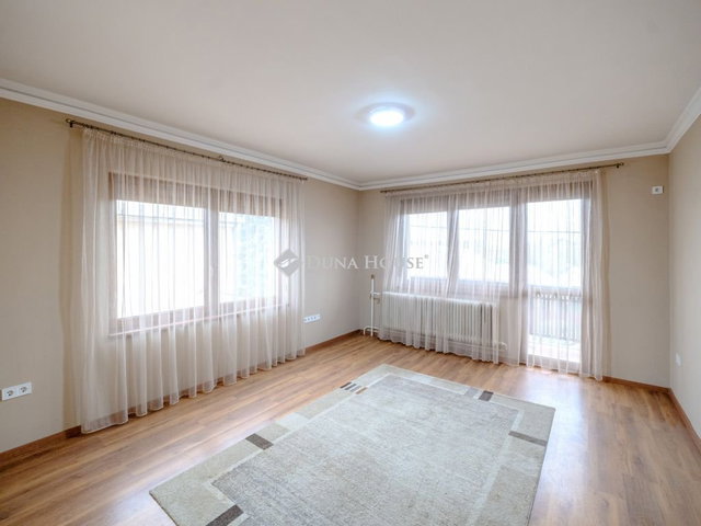 Eladó családi ház, Újfehértón, Béke téren 85 M Ft, 4 szobás