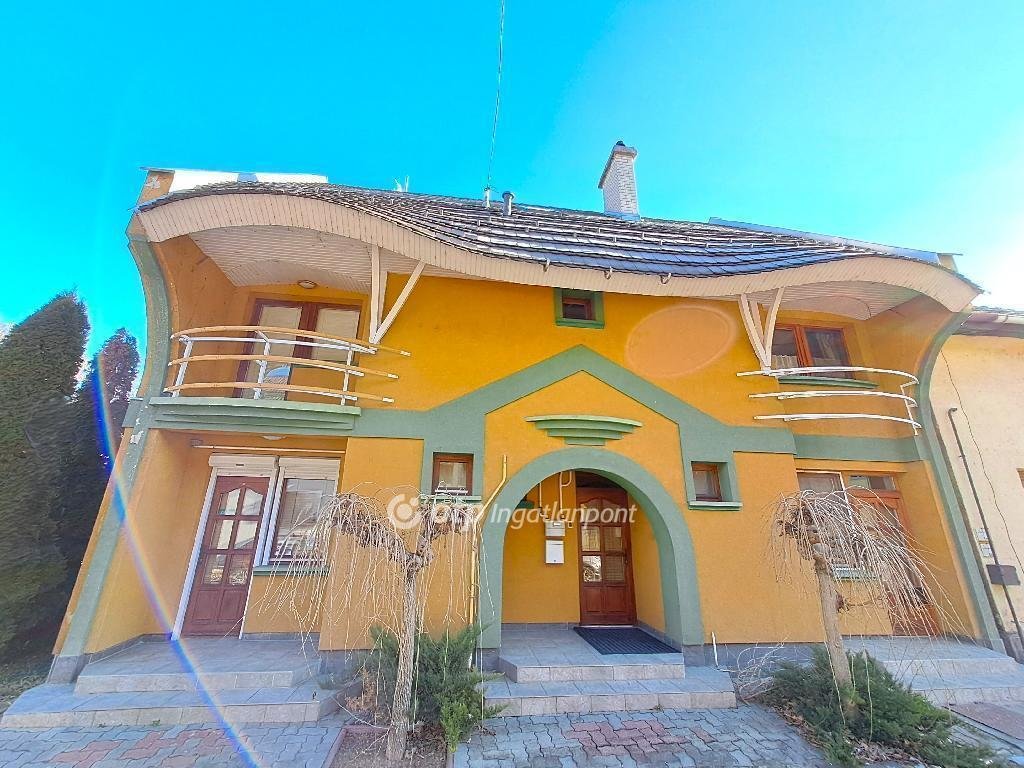 9 bed · 200m² · 95.000.000 ft