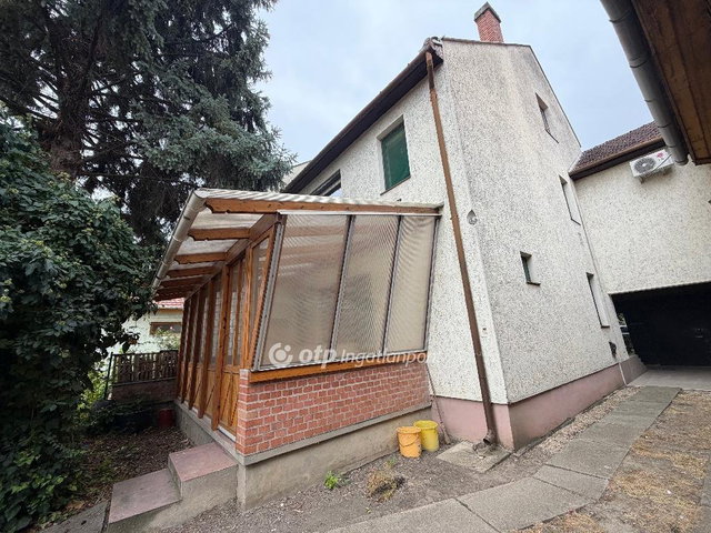 Eladó téglalakás, Békéscsabán 75 M Ft, 4 szobás
