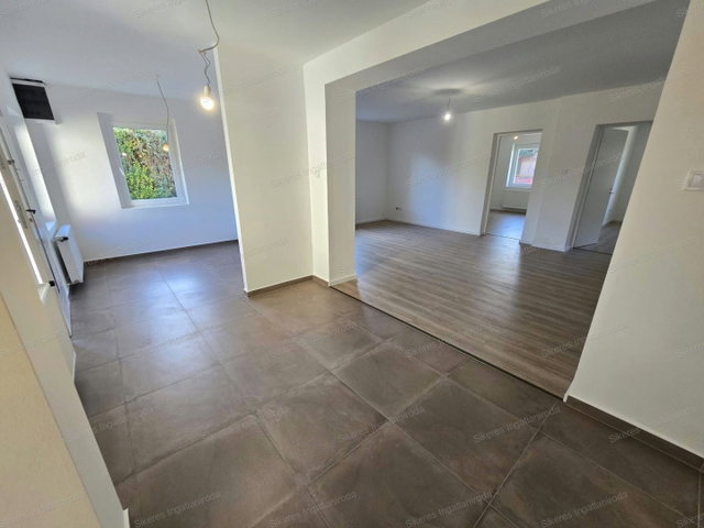 Eladó családi ház, Ácson 79.9 M Ft, 4 szobás
