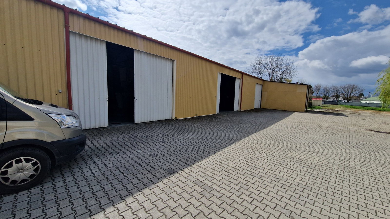 150m² · 180.000 ft