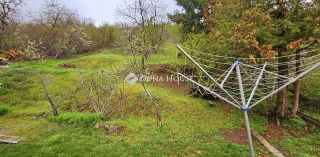 Eladó családi ház, Pécsett 64.99 M Ft, 3 szobás