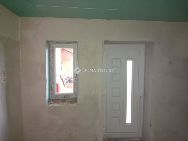 Eladó családi ház, Tökön 16.8 M Ft, 1 szobás