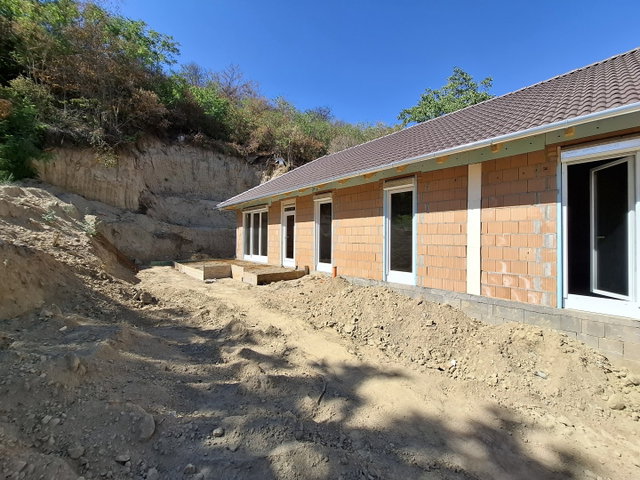Eladó téglalakás, Mendén, Bajcsy-Zsilinszky utcában 83.3 M Ft