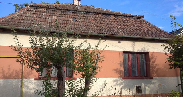 Eladó családi ház, Szolnokon 22.9 M Ft, 2+1 szobás