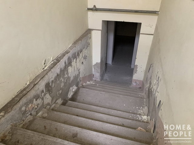 Eladó üzlethelyiség, Szegeden 189 M Ft, 4 szobás