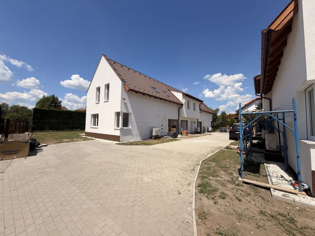 Eladó ikerház, Vácon 104 M Ft, 4 szobás / költözzbe.hu