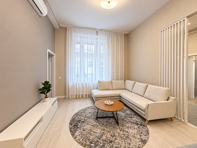 Kiadó téglalakás, albérlet, V. kerületben, Október 6. utcában