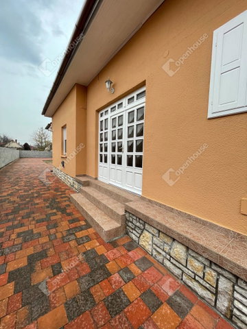 Eladó családi ház, Siófokon 120 M Ft, 6 szobás