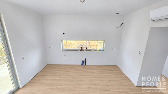 Eladó családi ház, Szegeden 59.89 M Ft, 3 szobás