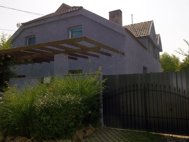 Eladó családi ház, Velencén 80 M Ft, 6 szobás
