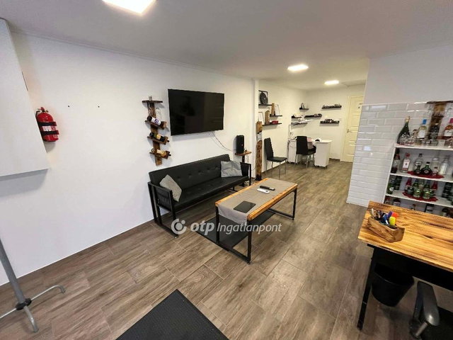 Eladó családi ház, Szigetszentmiklóson 149.9 M Ft, 6+1 szobás