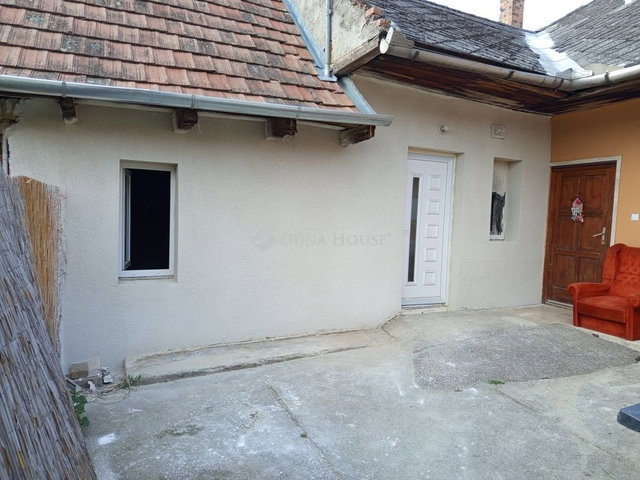 Eladó családi ház, Tökön 16.8 M Ft, 1 szobás