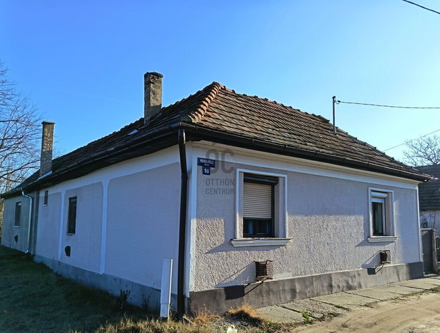 Eladó családi ház, Cegléden 27.9 M Ft, 3 szobás
