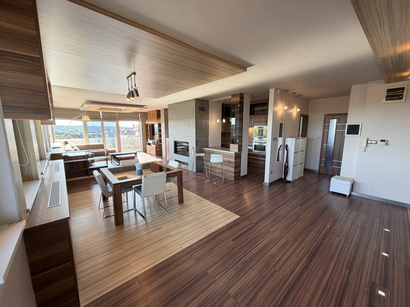 3 bed · 180m² · 450.000 ft