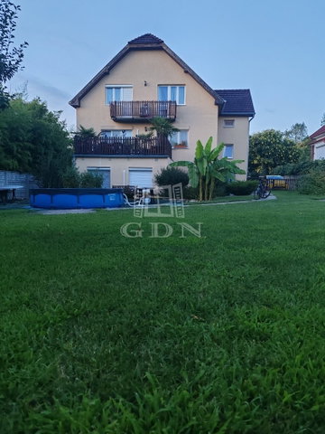 Eladó családi ház, Csömörön 269 M Ft, 7+2 szobás