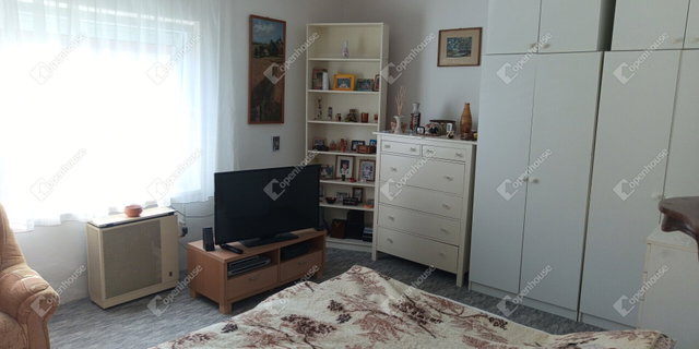 Eladó sorház, Pápán 34 M Ft, 2 szobás / költözzbe.hu