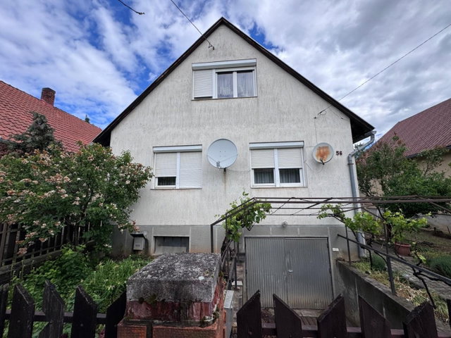Eladó családi ház, Tapolcán 64.9 M Ft, 5 szobás