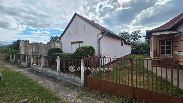 Eladó családi ház, Tetétlenen 11.8 M Ft, 2 szobás