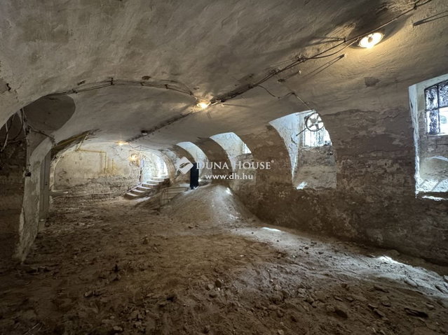 Eladó ipari ingatlan, Budapesten, VII. kerületben 37.5 M Ft