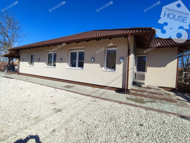 Eladó családi ház, Farmoson 96.5 M Ft, 5 szobás