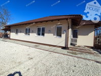 Eladó családi ház, Farmoson 96.5 M Ft, 5 szobás