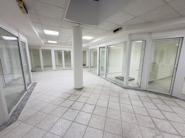 Kiadó üzlethelyiség, Kaposváron, Zárda utcában 46 E Ft / hó