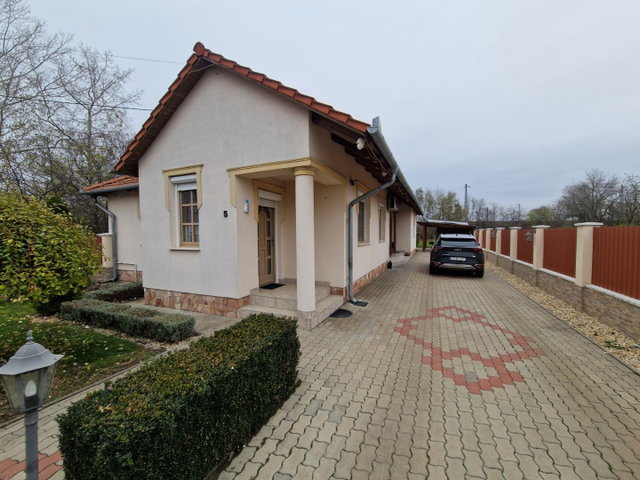 Eladó családi ház, Szolnokon 109 M Ft, 4 szobás
