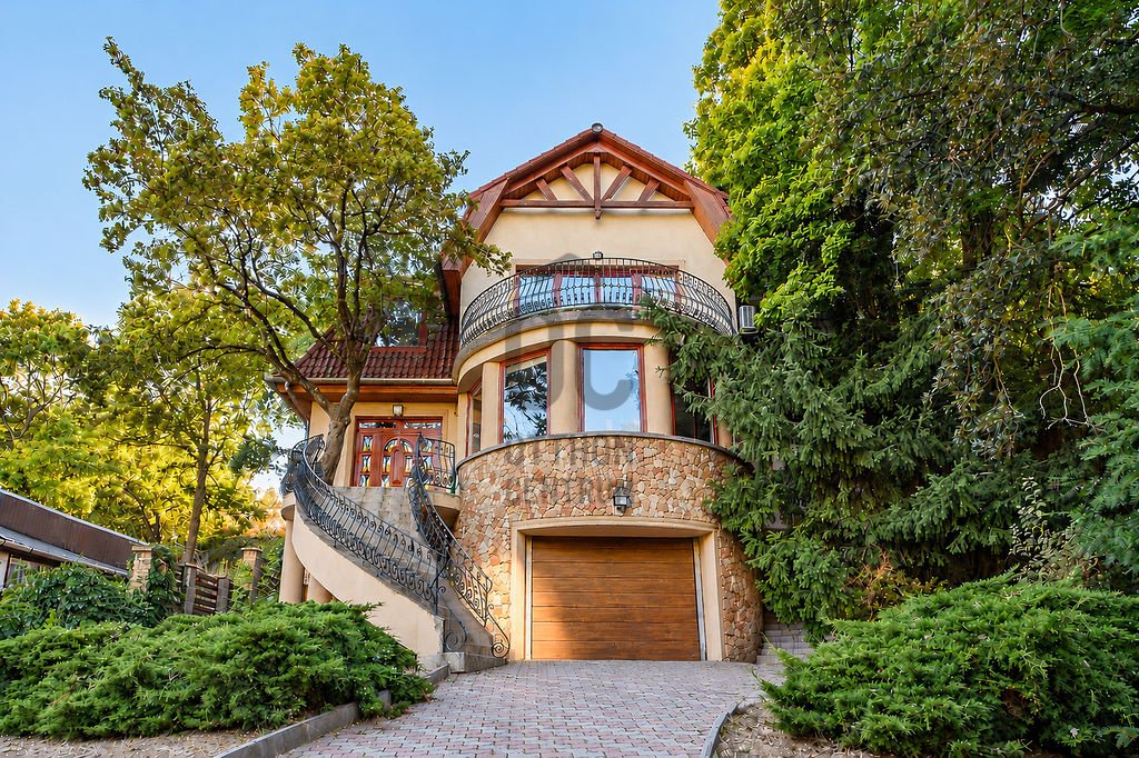 6 hálószoba · 292 m² · 239.900.000 Ft