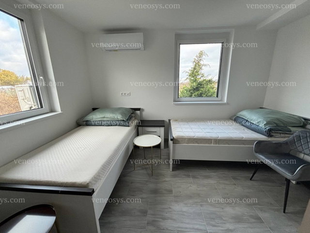 Kiadó ipari ingatlan, Komáromban 6463 E Ft / hó, 22 szobás