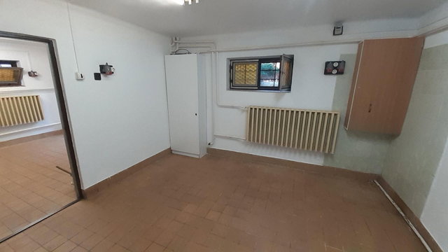 Kiadó üzlethelyiség, Debrecenben 200 E Ft / hó