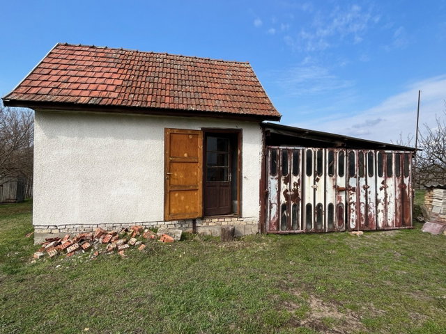 Eladó családi ház, Cegléden 5.9 M Ft, 1 szobás