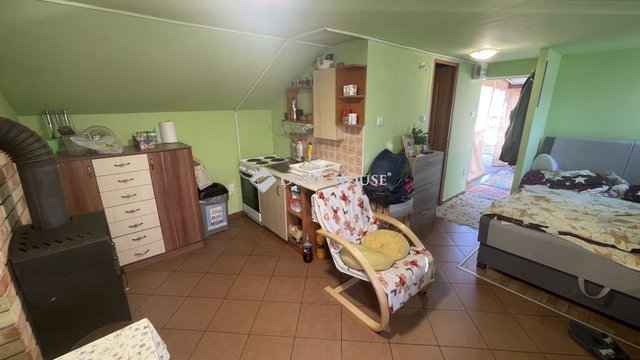 Eladó családi ház, Győrött 29.5 M Ft, 2 szobás