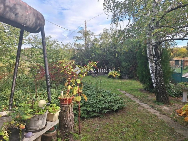 Eladó nyaraló, Neszmélyen 36.9 M Ft, 3 szobás