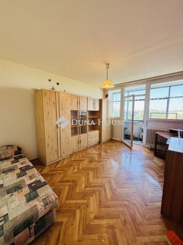 Eladó panellakás, Debrecenben 53.5 M Ft, 3 szobás