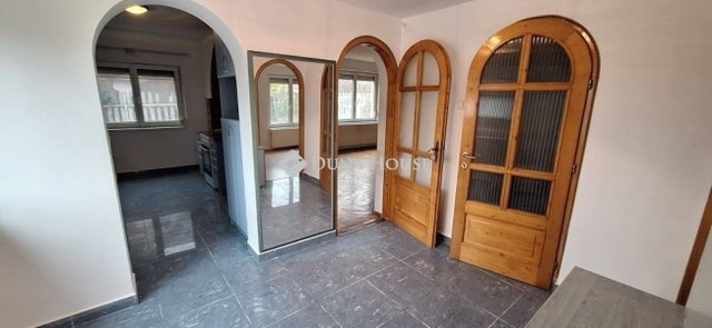 Eladó családi ház, Budaörsön 180 M Ft, 5 szobás